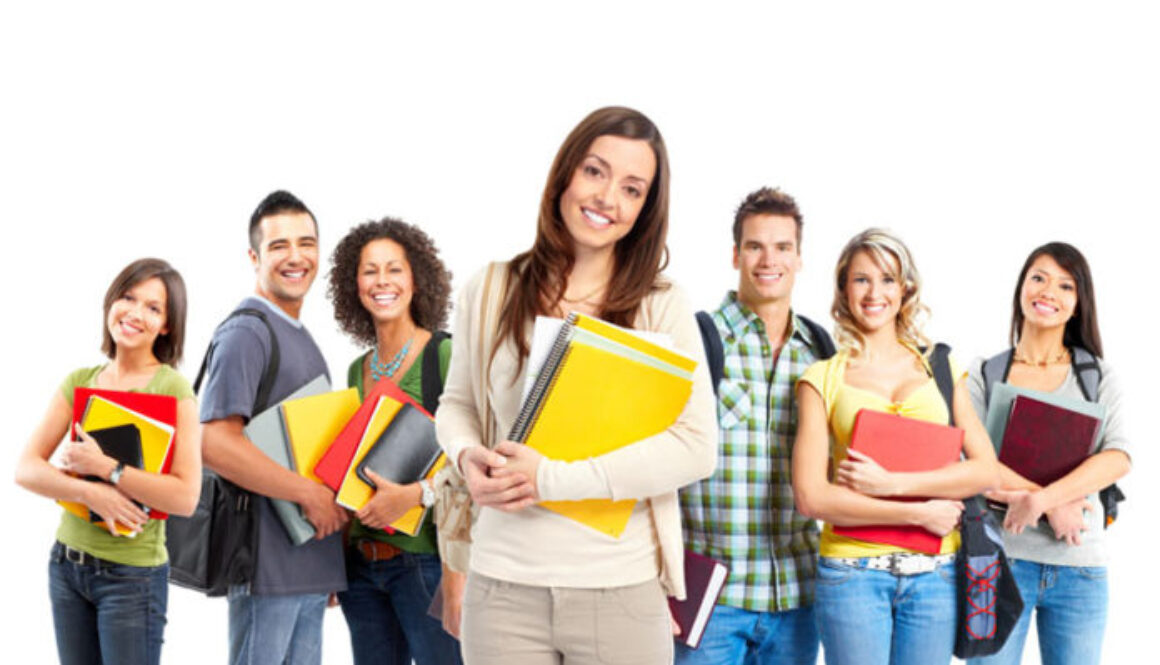 Universitatea-de-vest-vasile-goldis-din-arad-STUDENTI-696x428